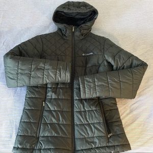 Columbia green puffy jacket w/ hoodie